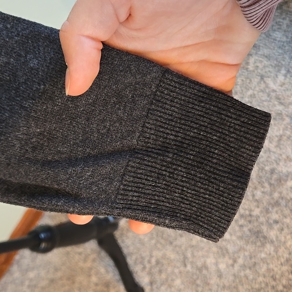 Old Navy sweater - Picture 7 of 7